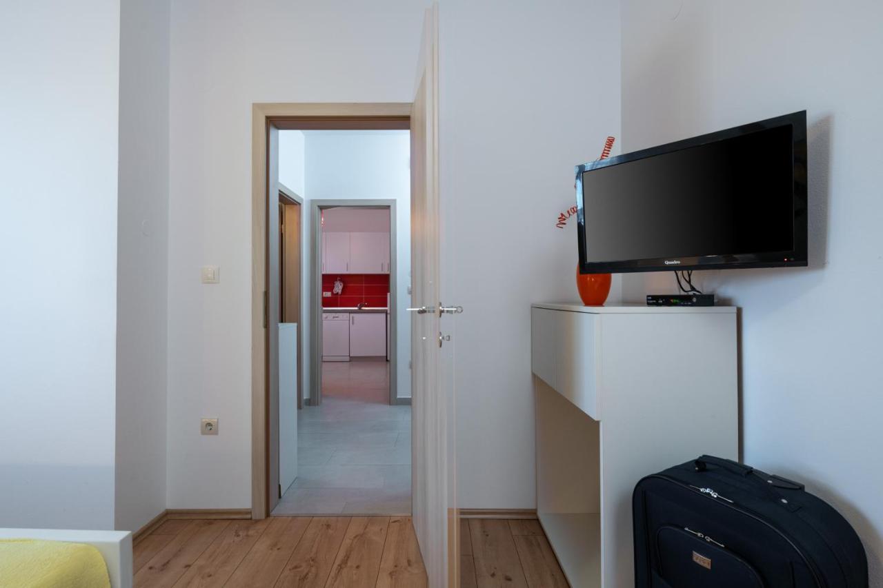 Apartments Greta & Ivona Pula Exteriör bild