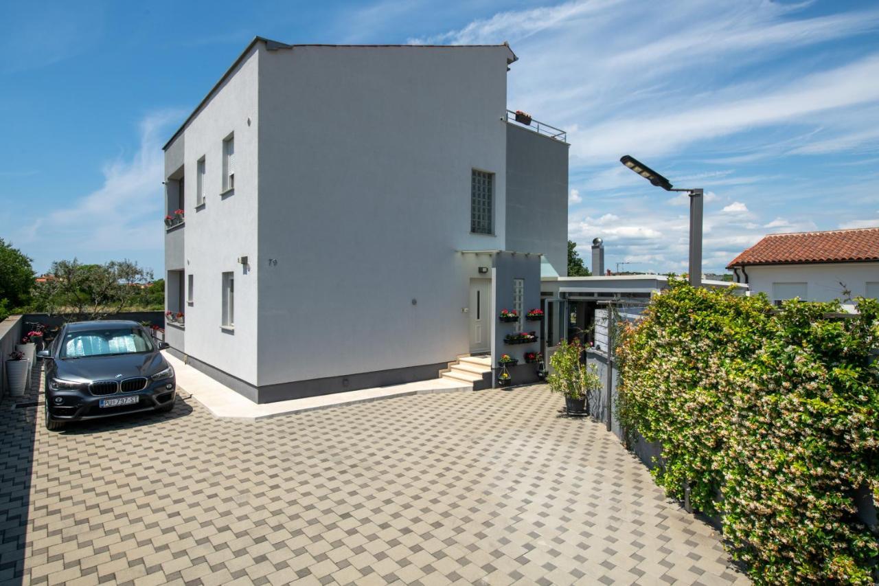 Apartments Greta & Ivona Pula Exteriör bild